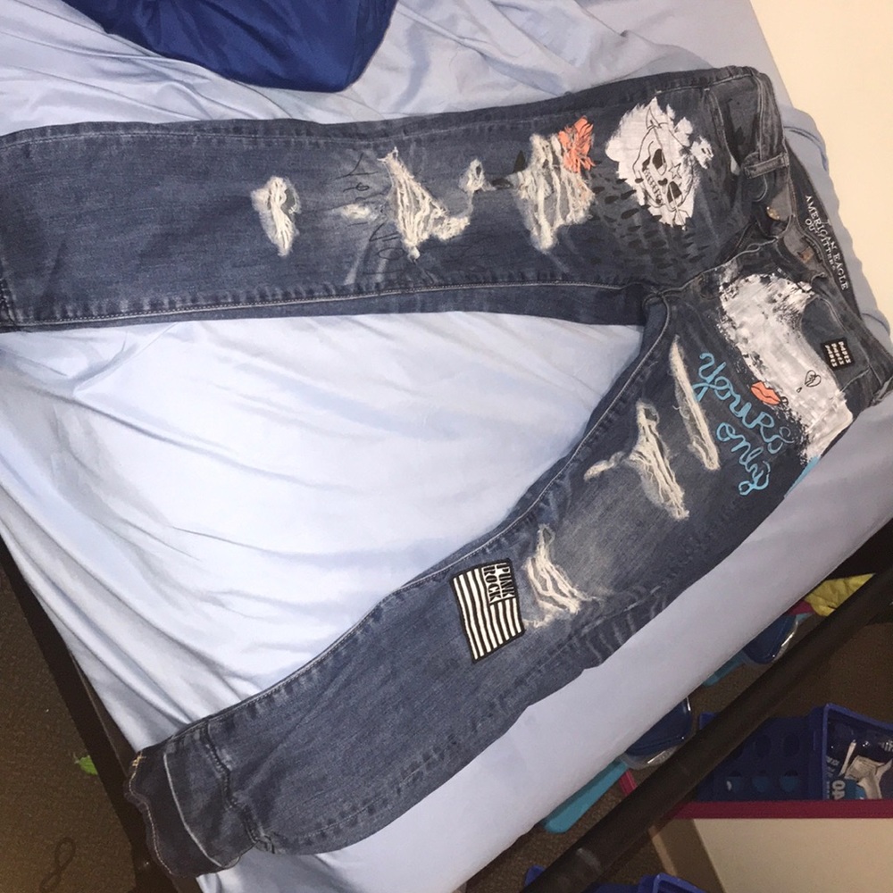 American Eagle Patch / Ripped Jeans